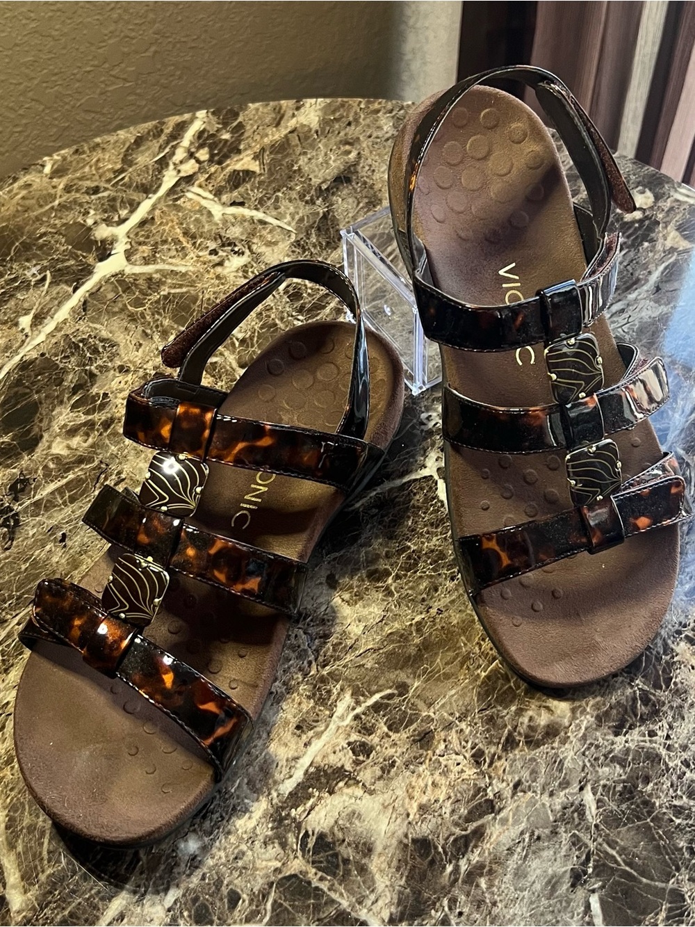Vionic Women’s Tortoiseshell / Leopard Patent Strappy Sandals - Brown